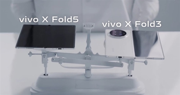 最惊艳大折叠！vivo X Fold5过于轻薄：连完整C口都塞不下了