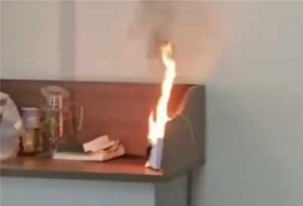 存在爆炸风险！多地机场禁带召回版罗马仕移动电源