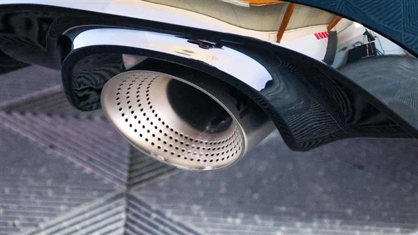 最强大众量产车7分46战纽北!高尔夫GTI 50周年特别版官图插图3 最强大众量产车7分46战纽北!高尔夫GTI 50周年特别版官图