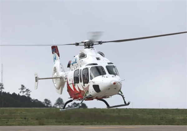 国产直升机AC332完成首次局方并行试飞：历时1.5小时
