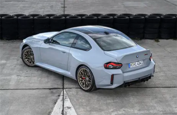 史上最强版本!全新宝马M2CS即将亮相:小小车身内含530马力插图4 史上最强版本!全新宝马M2CS即将亮相:小小车身内含530马力