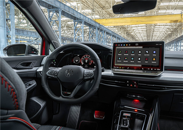 最强大众量产车7分46战纽北!高尔夫GTI 50周年特别版官图插图6 最强大众量产车7分46战纽北!高尔夫GTI 50周年特别版官图