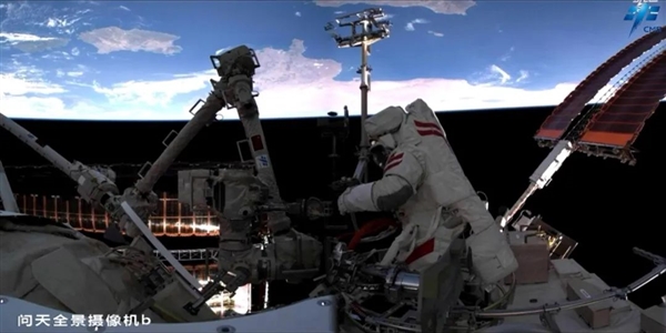 神舟二十号航天员乘组圆满完成第二次出舱活动！