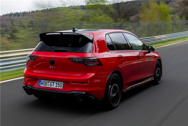 最强大众量产车7分46战纽北!高尔夫GTI 50周年特别版官图插图9 最强大众量产车7分46战纽北!高尔夫GTI 50周年特别版官图