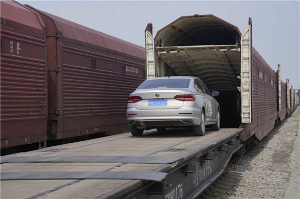 汽车能坐火车了！12306上线汽车托运小程序：北京运至深圳2289元