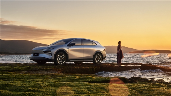 首款具有L3级算力的AI汽车！全新小鹏G7官图发布：本周首秀