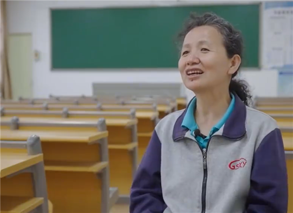 55岁大学生正式毕业 年轻时曾三次高考失败插图 55岁大学生正式毕业 年轻时曾三次高考失败