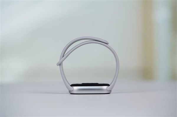 超窄四等边跑道屏！小米手环10 NFC版图赏