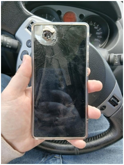 三星S25 Ultra挡下致命弹片!三星承诺将免费维修插图1 三星S25 Ultra挡下致命弹片!三星承诺将免费维修