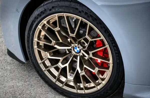 史上最强版本!全新宝马M2CS即将亮相:小小车身内含530马力插图2 史上最强版本!全新宝马M2CS即将亮相:小小车身内含530马力