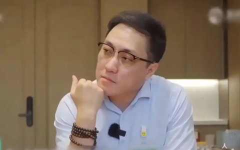 王自如AI创业 坦言“来钱快”