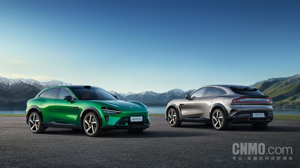 雷军发起“小米YU7买哪个版本”投票：标准版最受欢迎