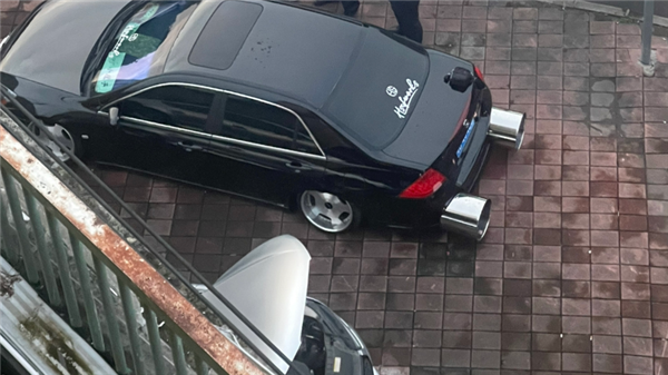 路面积水男子爆改宝骏悦也大脚车上路 去年曾改装“雅阁大炮”也被查