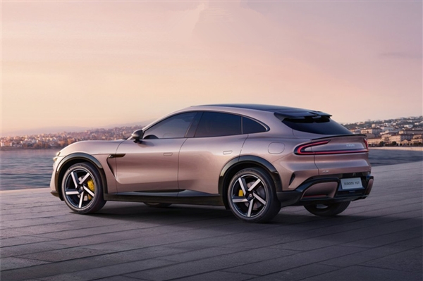 美女产品经理喜提小米YU7 Max：出掉SU7 Max创始版