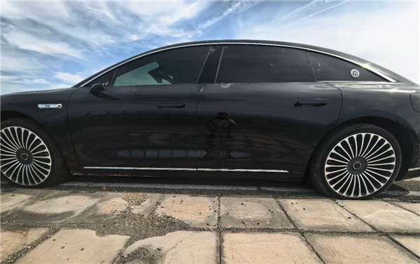 享界S9时速100km智驾前后轮同时爆胎 车主：完全没感觉