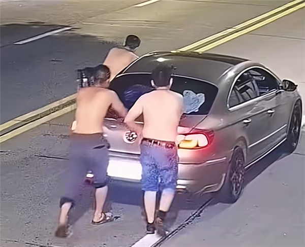 三男子酒后推车回家属酒驾吗 官方回应：不算、但有个问题