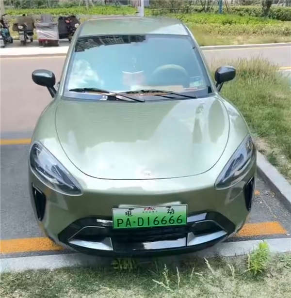 离谱！小米YU7还未上市 老头乐版已交付：车标是“M七”