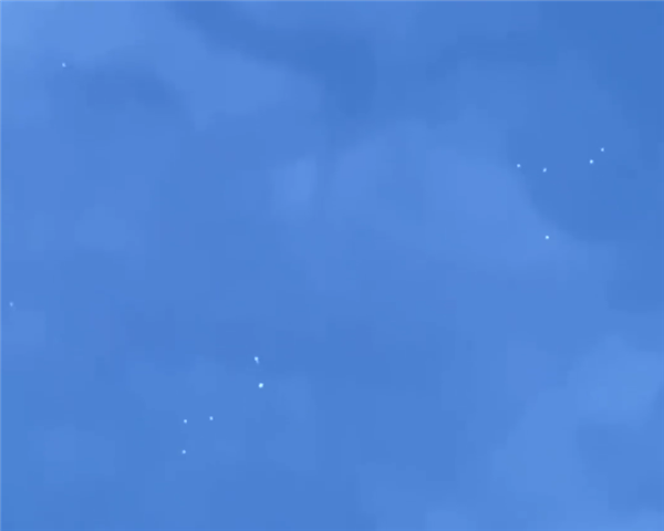 消息称我国“九天”无人母机已首飞成功！高空释放大量无人机