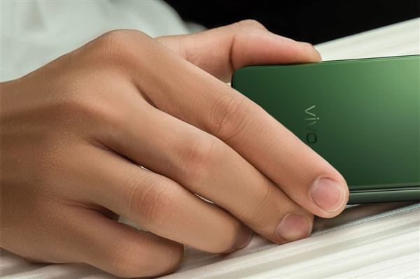 全球最轻+全球首款三防折叠屏！vivo X Fold5突破行业极限