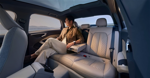 首款华为智驾德系豪车！一汽奥迪A5L开启预售