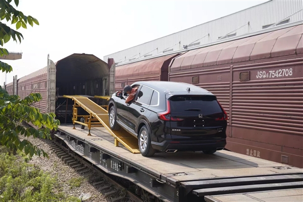自驾游西藏、云南何必开着去 火车托运汽车省时又安全