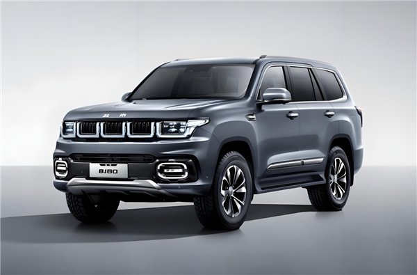 北汽溜车时把车主肋骨撞断 车主：车自己没挂P挡拉手刹