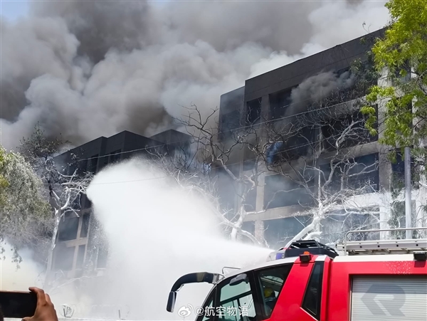 波音787全球首起空难！印度坠毁客机起飞后坠入居民区 航空博主分析四大可能原因