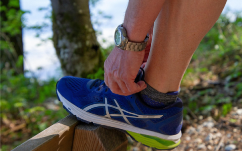 慎穿！医生提醒：长期穿碳板跑鞋或致关节损伤