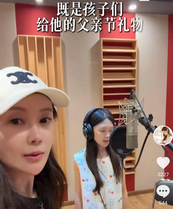 甘薇带两女儿录《野子》献歌  贾跃亭：你们比爸爸唱的好