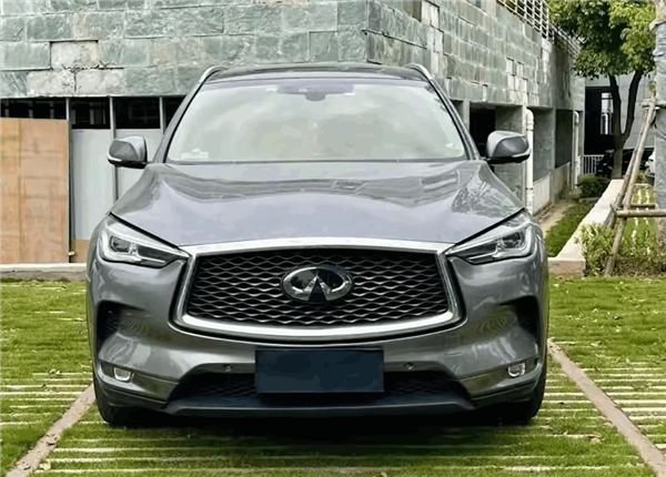 英菲尼迪发动机异响要更换 车主：4S店没钱 厂家不发货