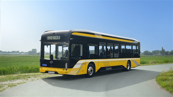 比亚迪全新大巴B13.b全球首秀：560度刀片电池 续航最高700公里