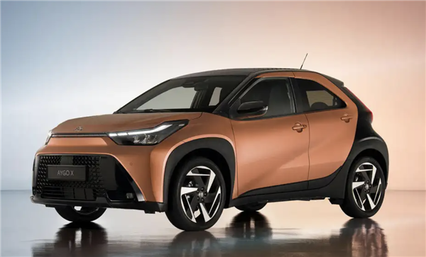 年轻人的第一台敞篷SUV！新款丰田Aygo X官图发布：搭载1.5L电混动力