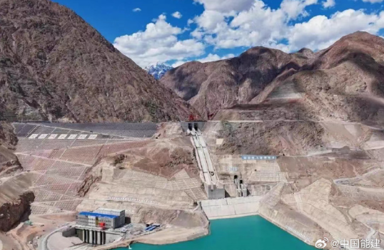 号称“天山第一吊”！新疆大石峡水利枢纽首台机组转子成功吊装