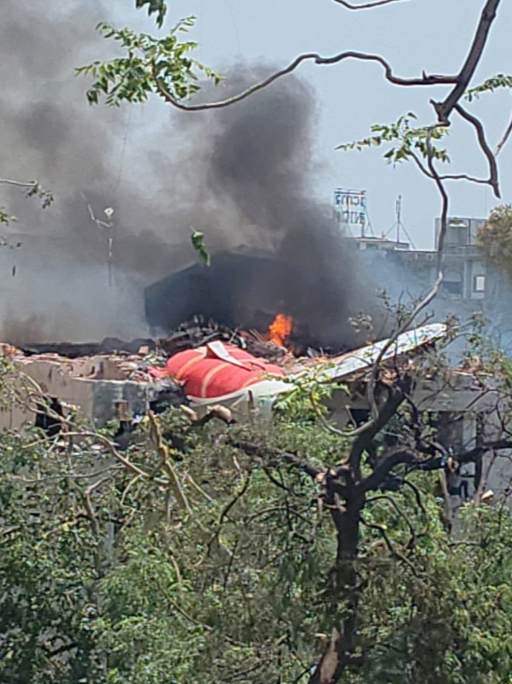 载242人波音787客机在印度坠毁 波音股价盘前大跌8%