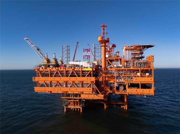 重量超2万吨！渤海最大油气平台完成浮托安装