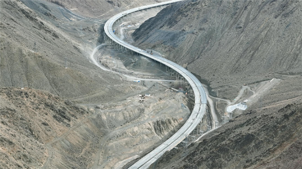 新疆G577精伊线公路首段将贯通：伊宁至乌鲁木齐车程6小时压缩至4小时