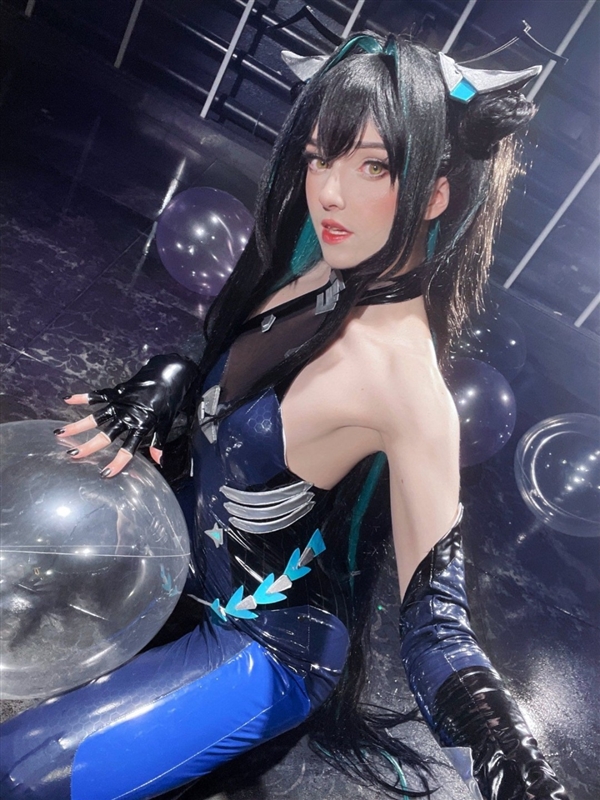 拉脱维亚美女Cos《妮姬》图赏 性感热辣超还原插图2 拉脱维亚美女Cos《妮姬》图赏 性感热辣超还原