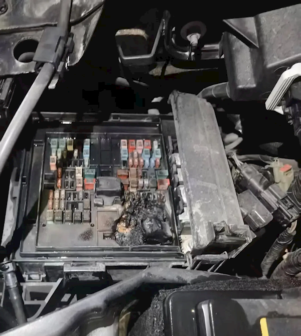 林肯领航员行驶中自燃 国内此前曾发布过召回通知