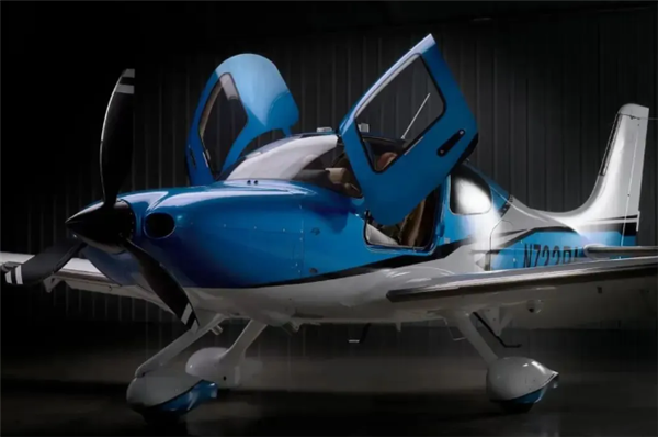 全球首款！我国新型单发活塞飞机问世：支持紧急自动着陆
