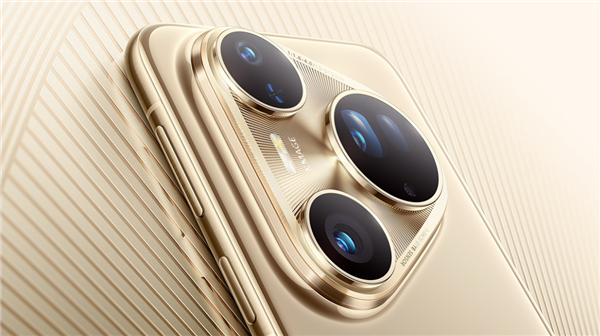 83岁老人现场开箱Pura 80：喜欢华为11年 收藏近200部华为手机