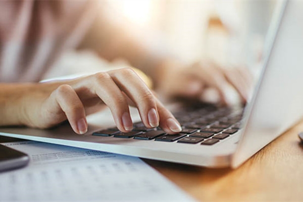 员工发烧37.9度请假遭HR辱骂：你这太娇气了