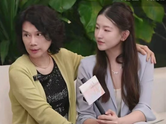 郎咸平评孟羽童：背靠大山不珍惜 现在的年轻人都很短视