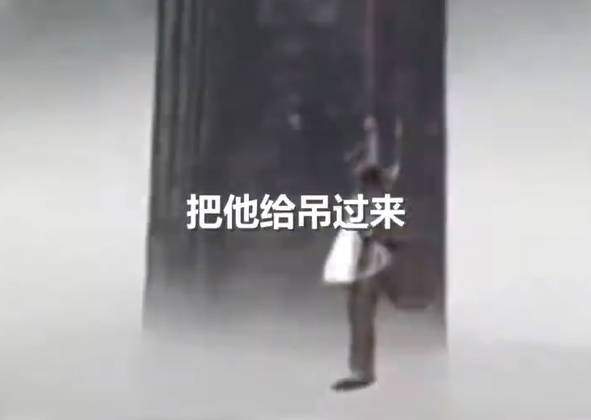 钓鱼佬被困河中男子用无人机吊上岸：用时2分钟 起飞重量达150公斤