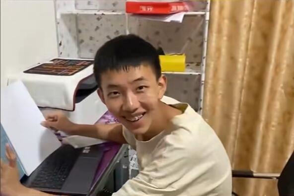 男孩中考查分863分数学满分：给父母来了个大惊喜