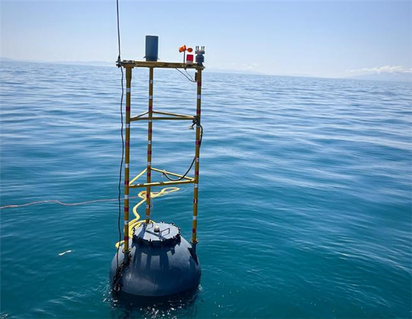 我国内陆最大咸水湖青海湖上新浮标：可观测水温、盐度等数据