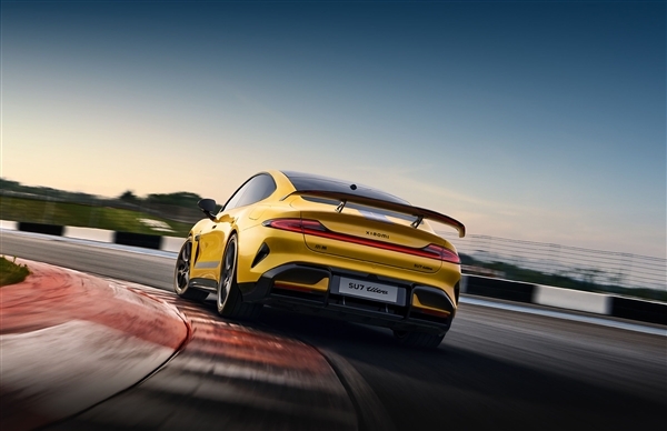 小米SU7 Ultra德国不限速高速上撒欢 轻松飙到310km/h