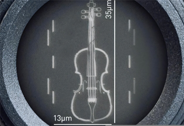 纳米光刻造出世界最小“提琴”：足以嵌入人的一根头发