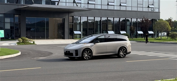 理想今年最重磅的新车！全新i8实车出街：你会考虑它吗