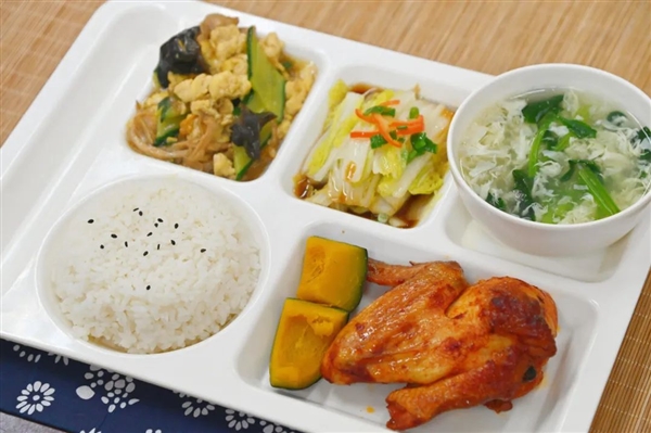 北大食堂推出毕业套餐：鸡翅和鱼只要9.85元