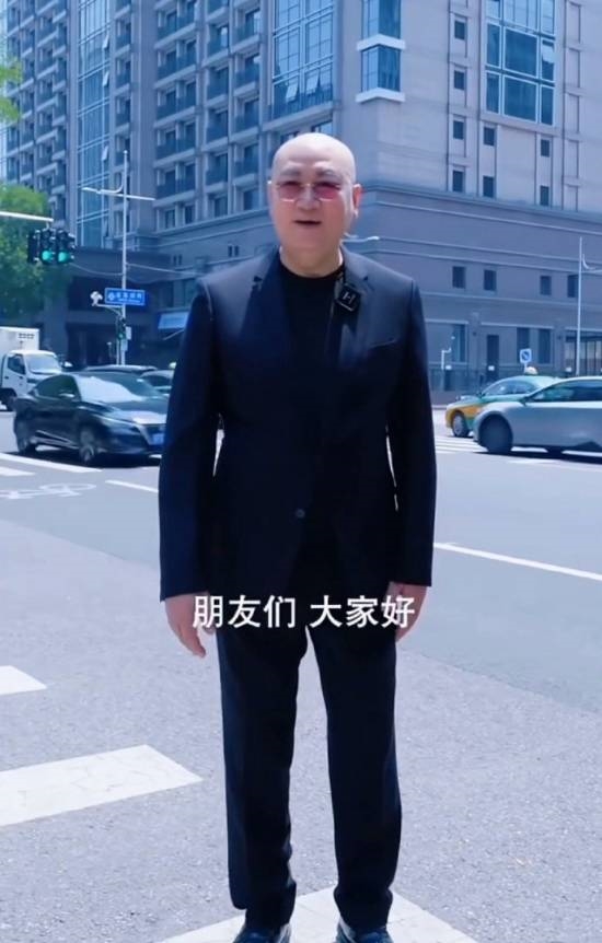 手握百亿遗产！唐僧都开始卖房 西装革履介绍北京高端楼盘